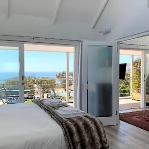 Apartment Bright Camps Bay Loft With Stunning Views And Shared Pool, Cape Town